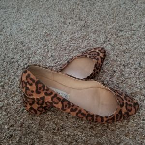 Leopard pointed toe flats